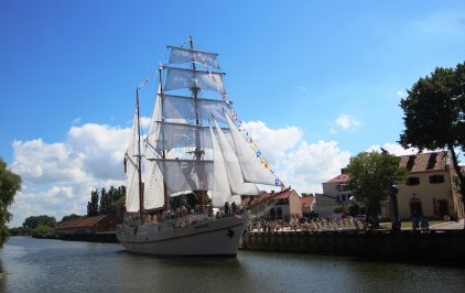 „MERIDIANAS“ KELIA BURES IR ATNAUJINA VEIKLĄ 