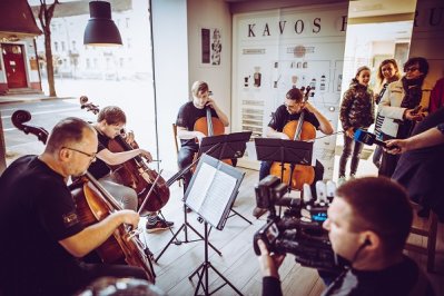 VIOLONČELĖS SOSTINĖ KLAIPĖDA SUBŪRĖ MUZIKOS ELITO ŽVAIGŽDES