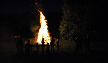 SAVAITGALĮ - JONINIŲ LAUŽAI IR KARILJONO SKAMBESYS