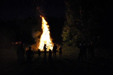 SAVAITGALĮ - JONINIŲ LAUŽAI IR KARILJONO SKAMBESYS